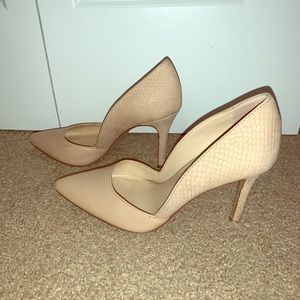 Vince camuto size 6 beige leather heels